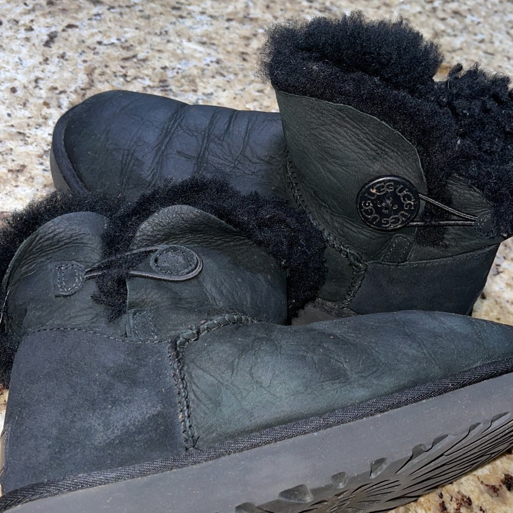 UGG Mini Bailey Button - Picture 8 of 8